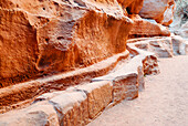 Aquädukt in al-Siq (enge Schlucht),dem Haupteingang zur antiken Stadt Petra,UNESCO-Welterbestätte,Jordanien,Naher Osten