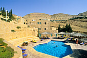 Schwimmbad des Taybet Zaman Tourism Resort,in der Nähe von Petra,Jordanien,Naher Osten