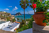 Blick auf Torre di Sant'Angelo von erhöhter Position in Sant'Angelo,Sant'Angelo,Insel Ischia,Kampanien,Italien,Europa