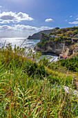 Blick auf die Küstenlinie von einem erhöhten Standort in Sant'Angelo,Sant'Angelo,Insel Ischia,Kampanien,Italien,Europa