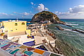 Blick auf Torre di Sant'Angelo von erhöhter Position in Sant'Angelo,Sant'Angelo,Insel Ischia,Kampanien,Italien,Europa