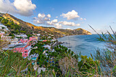 Blick auf die Küstenlinie von Sant'Angelo,Sant'Angelo,Insel Ischia,Kampanien,Italien,Europa