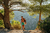 Hiker, Calanque d'En-Vau in Calanques National Park, Cassis, Bouches-du-Rhone, French Riviera, Provence-Alpes-Cote d'Azur, France, Europe