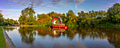 Blick auf das Looping Boat am Tinsley Canal,Sheffield,South Yorkshire,England,Vereinigtes Königreich,Europa