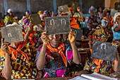 Alphabetisierungskurs für Erwachsene in Mitro,Benin,Westafrika,Afrika