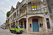 Gebäuderuinen in der Kepodang-Straße,Altstadt von Semarang,Insel Java,Indonesien,Südostasien,Asien