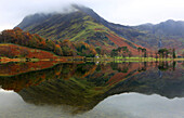 Buttermere im Herbst,Lake-District-Nationalpark,UNESCO-Welterbe,Cumbria,England,Vereinigtes Königreich,Europa