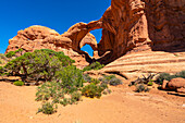 Double Arch in the Windows Section,Arches National Park,Moab,Utah,Vereinigte Staaten von Amerika,Nordamerika