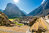 Terrassen und Ruinen in der archäologischen Stätte von Ollantaytambo,Heiliges Tal,Peru,Südamerika