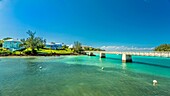 Bailey's Bay Footbridge, built in 2014, part of the Railway Trail used for hiking and cycling, following the disused railway track closed in 1948, Hamilton Parish, Bermuda, North Atlantic