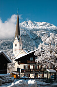 Winterzeit im kleinen deutschen Dorf Garmisch-Partenkirchen,Bayern,Deutschland,Europa