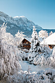 Winterzeit im kleinen deutschen Dorf Garmisch-Partenkirchen,Bayern,Deutschland,Europa