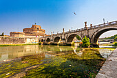 Historische Ansicht der Engelsburg mit der Engelsbrücke (Ponte Sant'Angelo),Rom,Italien.