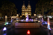 Plaza El Libertador und die Basilika der Unbefleckten Empfängnis in Jardin,Kolumbien