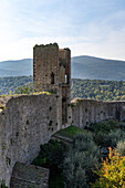 Wachturm auf der Stadtmauer der mittelalterlichen Festungsstadt Monteriggioni,Siena,Toskana,Italien.