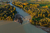 Luftaufnahme der Mündung des Flusses Gallego in den Ebro,Zaragoza,Spanien