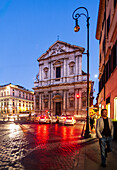 Rom,Italien,22. Juli 2017,Die Basilika Sant'Andrea Della Valle ist am Abend beleuchtet,Rom,Italien.