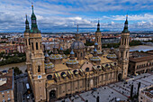 Luftaufnahme der Kathedralen-Basilika Nuestra Señora del Pilar in Zaragoza,Spanien