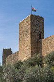 Wachtürme auf der Mauer der mittelalterlichen Stadt Monteriggioni,Siena,Toskana,Italien. Von außen betrachtet.