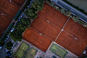 Luftaufnahme verschiedener Plätze im Tennis- und Paddelclub