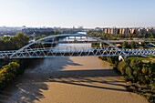 Luftaufnahme der Eisenbahnbrücke über den Ebro,Zaragoza