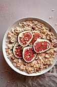 Oatmeal with figs and hazelnuts
