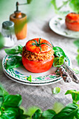 Gefüllte Tomate mit Quinoa und Kräutern