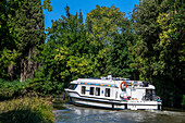 Boat in the Canal du Midi near Carcassonne Aude South of France southern waterway waterways holidaymakers queue for a boat trip on the river, France, Europe