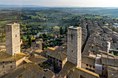 Torre de Becci & Torre dei Cugnanesi in the medieval walled city of San Gimignano, Italy.