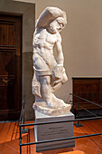 Bärtiger Sklave, eine unvollendete Statue von Michelangelo in der Accademia Galerie in Florenz, Italien.