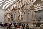 Maßstabsgetreues Modell der ursprünglichen Fassade des Doms im Dommuseum in Florenz, Italien.