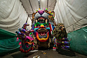 In the workshop, a few hours before the parade, artisan Michael Paz and his group of artisans carry out the assembly of the float entitled Tradition. This imposing work will be presented at the Great Parade of the Carnival of Whites and Blacks. Pasto, Nariño, Colombia. January 5, 2025.