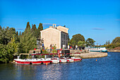 Canal du Midi at Fonseranes, Beziers Aude South of France southern waterway waterways holidaymakers queue for a boat trip on the river, France, Europe