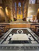 Grabstein von Alberto Albethio Camertino im Hauptschiff der Basilika Santa Croce, Florenz, Italien. Gestorben 1445