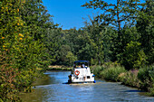 Boat in the Canal du Midi near Carcassonne Aude South of France southern waterway waterways holidaymakers queue for a boat trip on the river, France, Europe