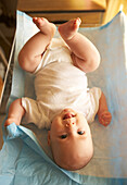 Baby auf der Waage