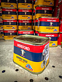 Supermarktregal, Schachtel Corned Beef der Marke Hereford