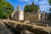 Kirche St-Honorat, Avenue des Sarcophagi, Alyscamps, Arles, Bouches du Rhone, Provence-Alpes-Cote d'Azur, Frankreich