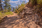 Die 7. Serpentine entlang des North Kaibab Trail am Grand Canyon North Rim, UNESCO, Arizona, Vereinigte Staaten von Amerika