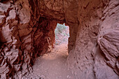 Das Innere des Supai-Tunnels entlang des North Kaibab Trail, Grand Canyon North Rim, UNESCO, Arizona, Vereinigte Staaten von Amerika