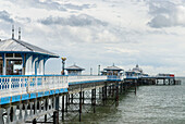 Llandudno Pier Pavilion Theatre at the North Parade end of promenade, Llandudno, Clwyd, Wales, Vereinigtes Königreich