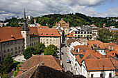 Antike Akademie von Lausanne und Cite-Devant-Straße vom Turm der Kathedrale Notre Dame aus gesehen, Lausanne, Kanton Waadt, Schweiz