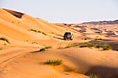 Four-wheel drive vehicle in the Sharqiya Sands, formerly Wahiba Sands, desert region, Sultanate of Oman, Arabian Peninsula