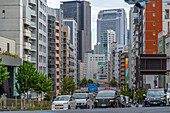 Blick auf Verkehr und Hochhäuser, 5 Chome, Toranomon, Minato City, Tokio, Honshu, Japan