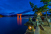 Itsukushima Jinja, 16th century Shinto shrine, torii gate appears to float at high tide, UNESCO, Miyajimacho, Hatsukaichi, Hiroshima, Honshu, Japan