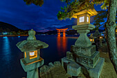 Itsukushima Jinja, 16th century Shinto shrine, torii gate appears to float at high tide, UNESCO, Miyajimacho, Hatsukaichi, Hiroshima, Honshu, Japan