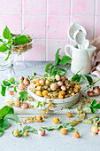 Golden Everest-Himbeeren und Ananas-Erdbeeren