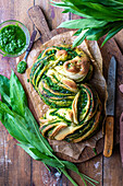 Bärlauch-Pesto-Zopfbrot