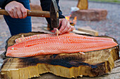 Fixing the salmon side on the wooden plate
