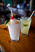 Bananen-Daiquiri und Margarita mit Limette